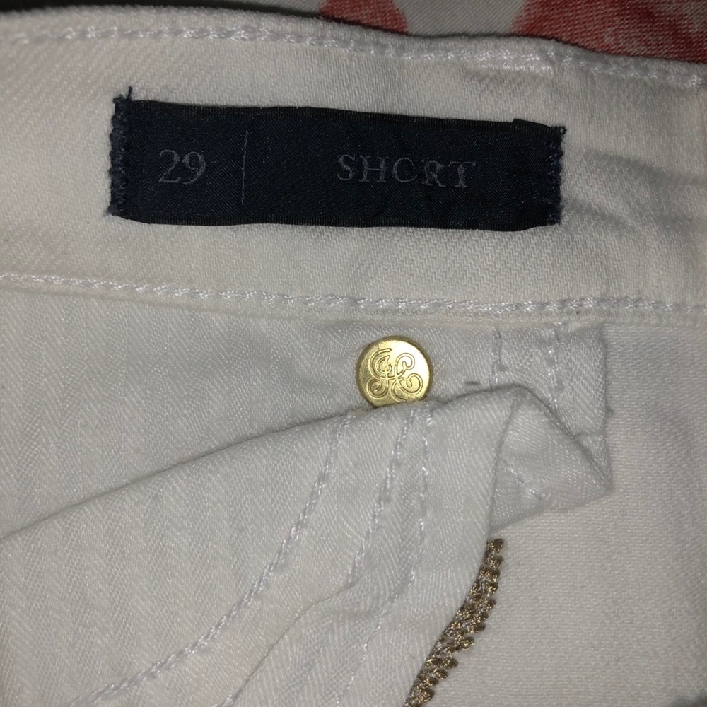 Shorts - Picture 3 of 4
